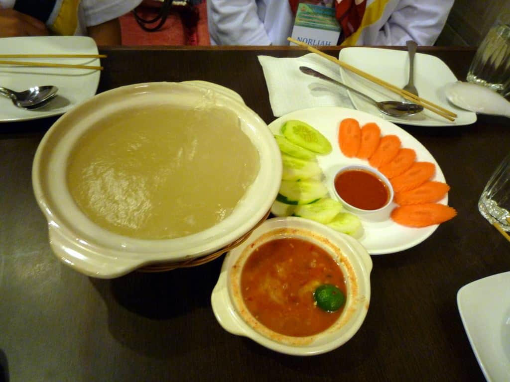 Ambuyat, 1. Ambuyat, 2. Nasi Katok, 3. Pulut Panggang, 4. Hati Buyah, 5. Bamboo Chicken, 6. Soto Brunei, 7. Kuih Bahulu, 8. Belutak, 9. Kelupis, 10. Mie Goreng Brunei