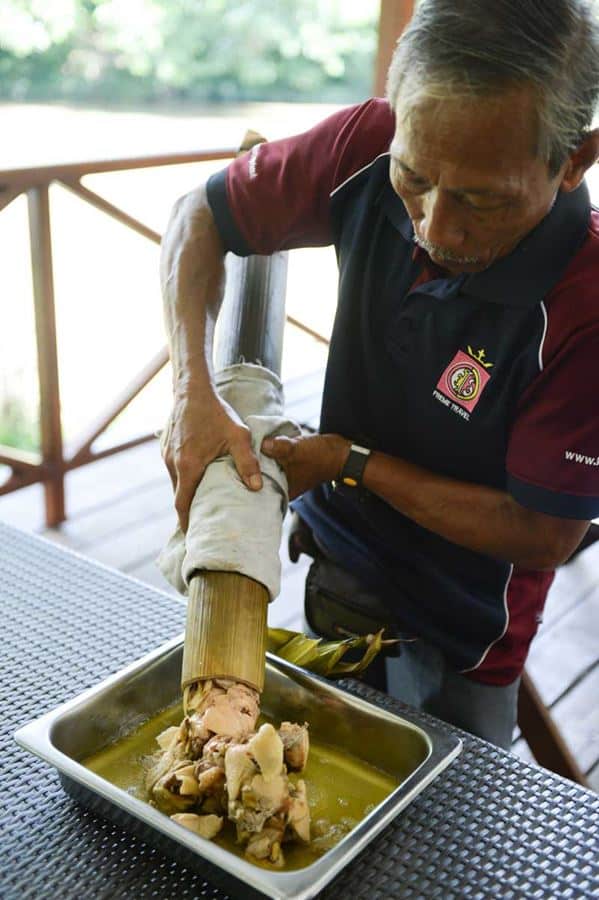 Bamboo Chicken, 1. Ambuyat, 2. Nasi Katok, 3. Pulut Panggang, 4. Hati Buyah, 5. Bamboo Chicken, 6. Soto Brunei, 7. Kuih Bahulu, 8. Belutak, 9. Kelupis, 10. Mie Goreng Brunei