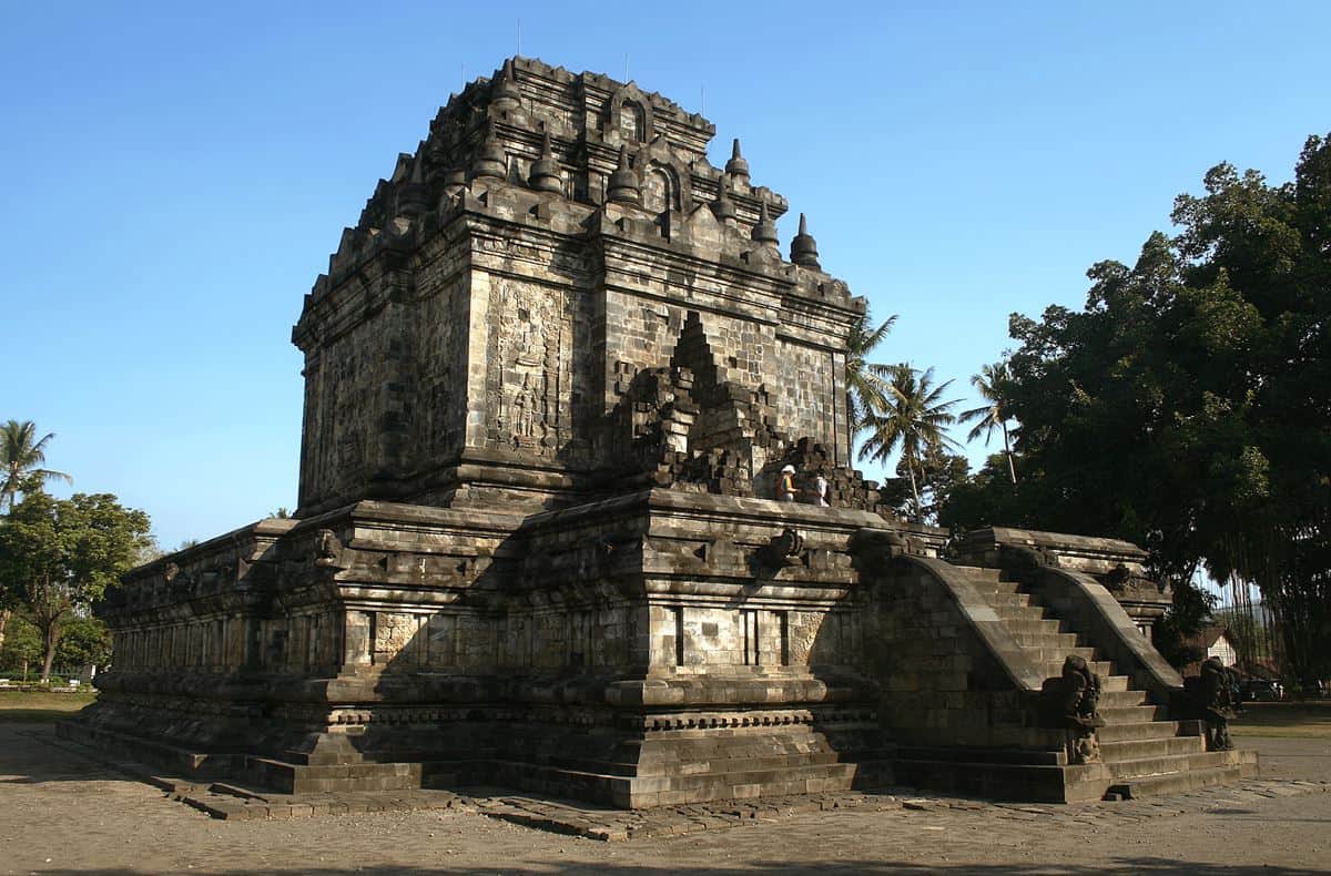 Candi Mendut, 1. Candi Mendut, 2. Gereja Ayam (Bukit Rhema), 3. Punthuk Setumbu, 4. Candi Pawon, 5. Ketep Pass, 6. Air Terjun Kedung Kayang, 7. Pinusan Kragilan, 8. Taman Kyai Langgeng, 9. Pemandian Air Hangat Candi Umbul, 10. Desa Wisata Candirejo