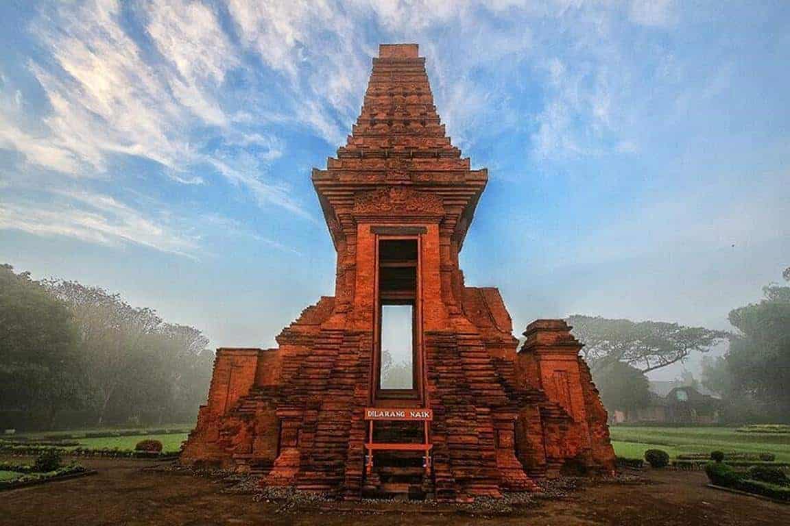 Candi Bajang Ratu (Copy), 1. Candi Tikus, 2. Candi Sukuh, 3. Candi Brahu, 4. Candi Bajang Ratu, 5. Candi Wringin Lawang, 6. Candi Pari, 7. Prasasti Kudadu, 8. Kitab Negarakertagama, 9. Kitab Sutasoma, 10. Arca Emas Majapahit