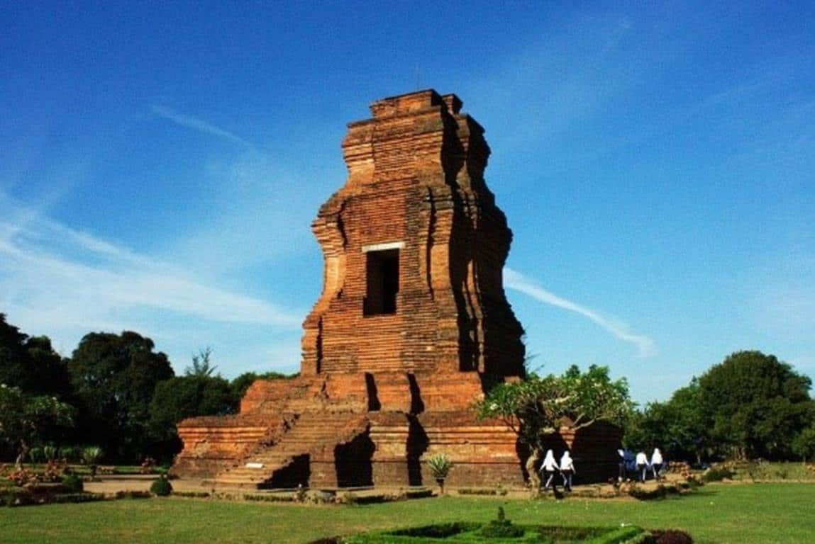Candi Brahu (Copy), 1. Candi Tikus, 2. Candi Sukuh, 3. Candi Brahu, 4. Candi Bajang Ratu, 5. Candi Wringin Lawang, 6. Candi Pari, 7. Prasasti Kudadu, 8. Kitab Negarakertagama, 9. Kitab Sutasoma, 10. Arca Emas Majapahit