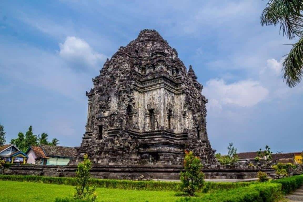 Candi Kalasan (Copy), 1. Candi Borobudur, 2. Candi Prambanan, 3. Candi Kalasan, 4. Candi Sewu, 5. Candi Mendut, 6. Candi Arjuna, 7. Candi Pawon, 8. Prasasti Kalasan, 9. Prasasti Tembaga Kedu, 10. Prasasti Sojomerto