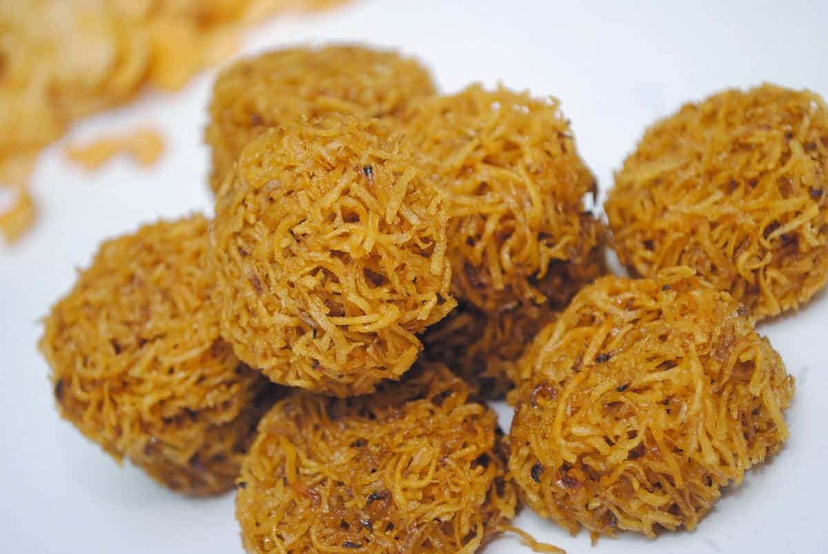 Carang Mas, 1. Tahu Pong, 2. Stik Tahu, 3. Tahu Takwa (Tahu Kuning), 4. Cokelat Tempe, 5. Bakso Ikan (Hie Wan), 6. Gethuk Pisang, 7. Sambal Tumpang, 8. Keripik Bekicot, 9. Carang Mas, 10. Kopi Berontoseno
