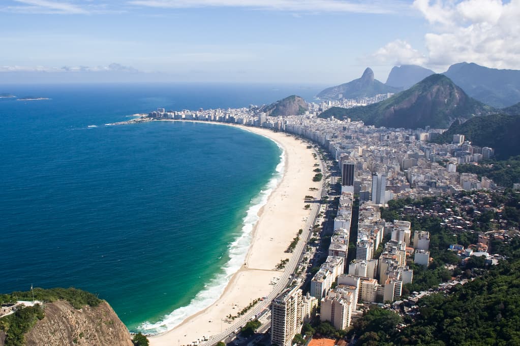 Copacabana, 1. Sugar Loaf, 2. Cristo Redentor, 3. Karnaval Rio de Janeiro, 4. Air Terjun Iguazu, 5. Copacabana, 6. Hutan Hujan Amazon, 7. Pelourinho, 8. Pantai Pernambuco, 9. Belo Horizonte, 10. Museum Kesenian Sao Paulo