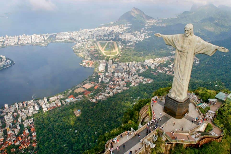 Cristo Redentor, 1. Sugar Loaf, 2. Cristo Redentor, 3. Karnaval Rio de Janeiro, 4. Air Terjun Iguazu, 5. Copacabana, 6. Hutan Hujan Amazon, 7. Pelourinho, 8. Pantai Pernambuco, 9. Belo Horizonte, 10. Museum Kesenian Sao Paulo