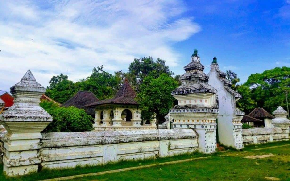 Keraton Kanoman (Copy), 1. Keraton Kasepuhan Cirebon, 2. Keraton Kacirebonan, 3. Keraton Kanoman, 4. Keraton Keprabon, 5. Makam Sunan Gunung Jati, 6. Masjid Sang Cipta Rasa, 7. Kereta Singa Barong Kasepuhan, 8. Mande Pengiring, 9. Mande Karesmen, 10. Patung Singa Putih