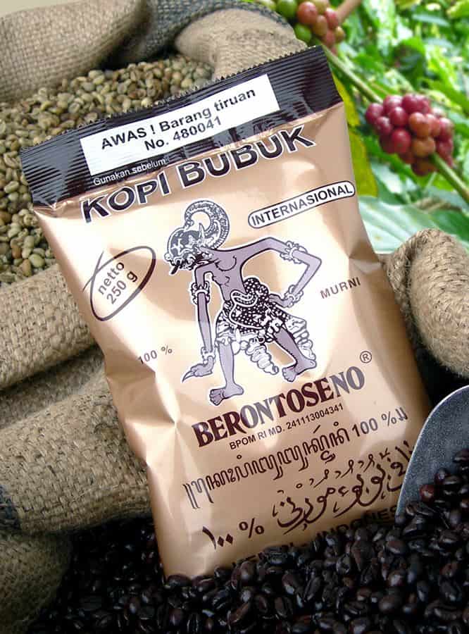 Kopi Berontoseno, 1. Tahu Pong, 2. Stik Tahu, 3. Tahu Takwa (Tahu Kuning), 4. Cokelat Tempe, 5. Bakso Ikan (Hie Wan), 6. Gethuk Pisang, 7. Sambal Tumpang, 8. Keripik Bekicot, 9. Carang Mas, 10. Kopi Berontoseno