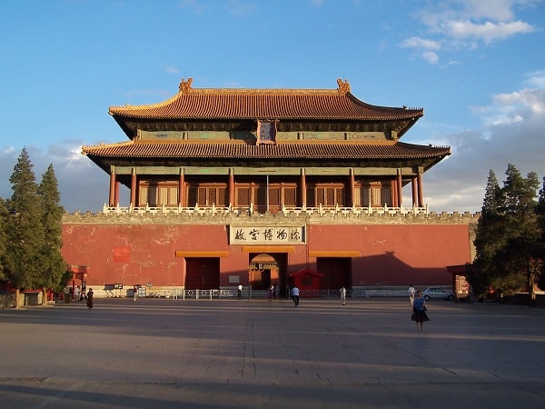 Kota Terlarang, 1. Kota Terlarang, 2. Tembok Besar Tiongkok, 3. Lapangan Tiananmen, 4. Kuil Surga, 5. Istana Musim Panas, 6. Kuil Yonghe, 7. Museum Capital, 8. Taman Beihai, 9. Kebun Binatang Beijing, 10. Museum Nasional Tiongkok