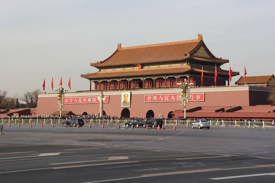 Lapangan Tiananmen, 1. Kota Terlarang, 2. Tembok Besar Tiongkok, 3. Lapangan Tiananmen, 4. Kuil Surga, 5. Istana Musim Panas, 6. Kuil Yonghe, 7. Museum Capital, 8. Taman Beihai, 9. Kebun Binatang Beijing, 10. Museum Nasional Tiongkok