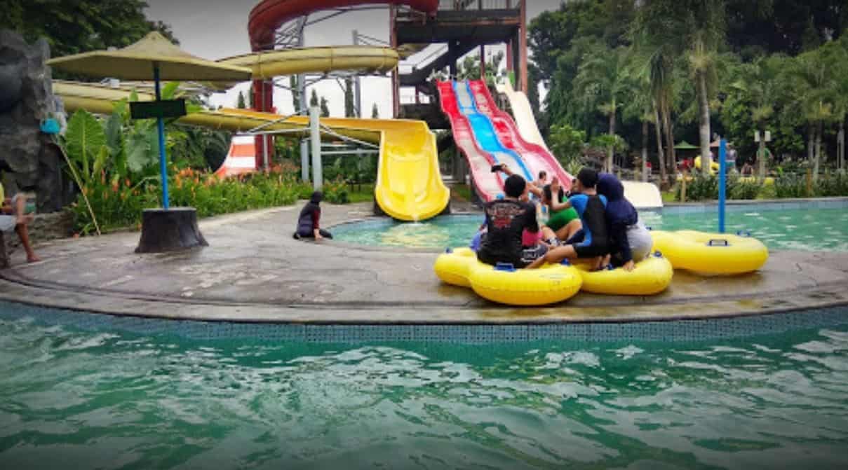 PLANET WATER BOOM KOLAM RENANG DI GARUT, 1. Three Stars, 2. Talaga Warna, 3. Yadika, 4. Planet Water Boom, 5. Taman Wisata Kolam Renang Ciheuleut, 6. Bintang Fantasi, 7. Ciereng Waterboom