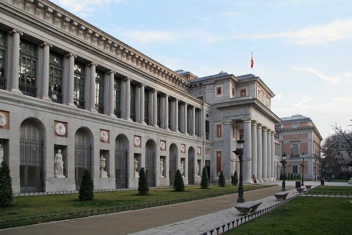 Paseo del Arte, 1. Alhambra, 2. Masjid Kordoba, 3. Sagrada Familia, 4. Paseo del Arte, 5. San Lorenzo de El Escorial, 6. Museum Guggenheim, 7. Plaza Mayor, 8. Ciudad de las Artes y las Ciencias, 9. La Rambla, 10. El Teide