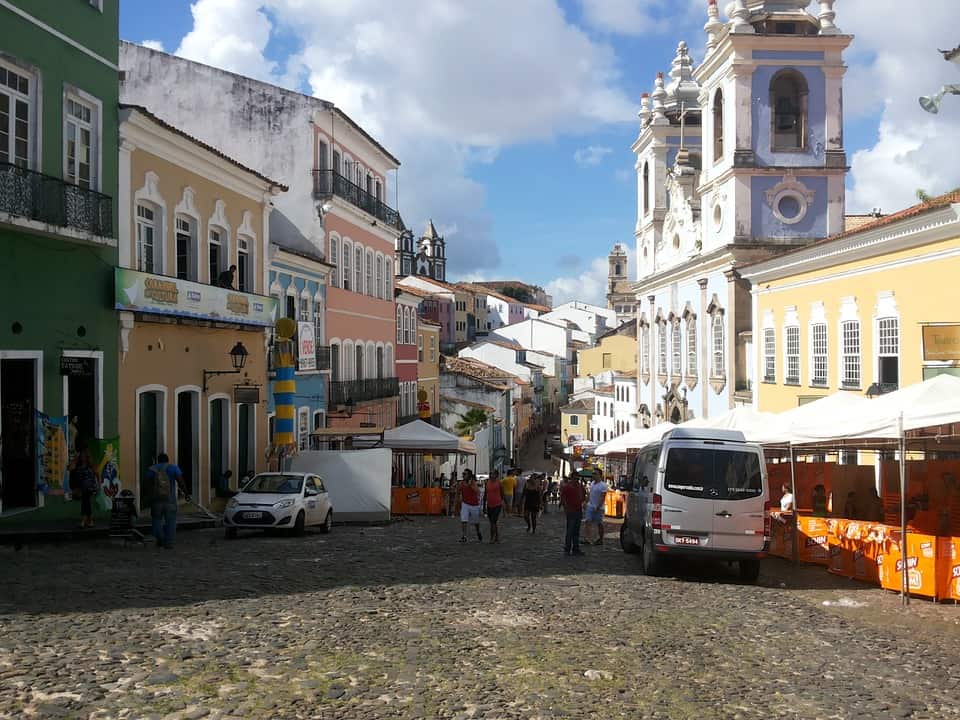 Pelourinho, 1. Sugar Loaf, 2. Cristo Redentor, 3. Karnaval Rio de Janeiro, 4. Air Terjun Iguazu, 5. Copacabana, 6. Hutan Hujan Amazon, 7. Pelourinho, 8. Pantai Pernambuco, 9. Belo Horizonte, 10. Museum Kesenian Sao Paulo