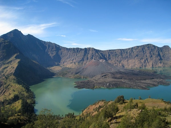 RInjani, 1. Taman Nasional Komodo, 2. Taman Nasional Bunaken, 3. Taman Nasional Ujung Kulon, 4. Taman Nasional Tanjung Puting, 5. Taman Nasional Baluran, 6. Taman Nasional Kerinci Seblat, 7. Taman Nasional Lorenz, 8. Taman Nasional Wakatobi, 9. Taman Nasional Gunung Leuseur, 10. Taman Nasional Gunung Rinjani