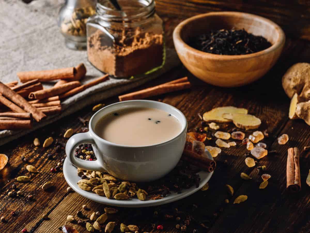 Sarabba, 1. Es Pallu Butung, 2. Sirup Markisa, 3. Sarabba, 4. Es Pisang Ijo, 5. Kopi Susu Makassar, 6. Sirup Pisang Ambon