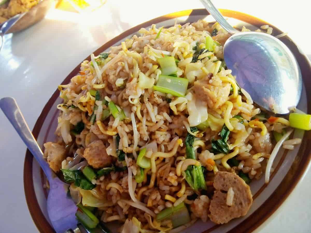 Sego Goreng Mawut, 1. Bakso Malang, 2. Orem-orem, 3. Cwie Mie, 4. Rawon, 5. Sate Kelinci, 6. Tempe Mendol, 7. Pecel Pincuk, 8. Sego Goreng Mawut, 9. Angsle, 10. Ketan Bubuk