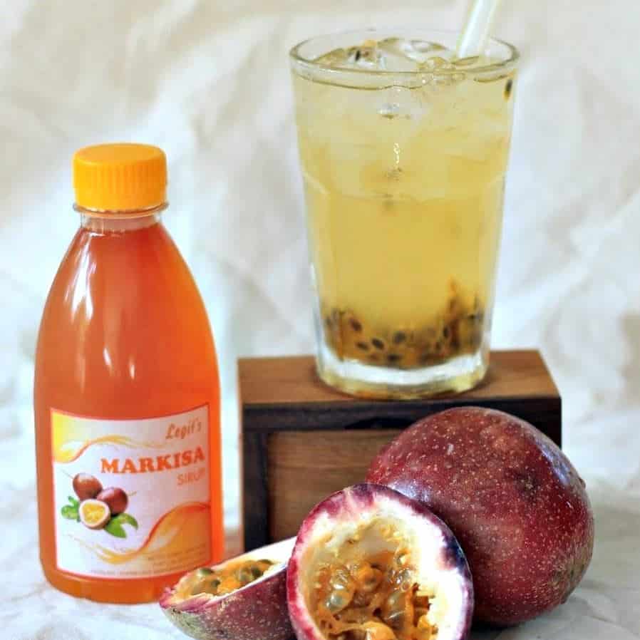 Sirup Markisa, 1. Es Pallu Butung, 2. Sirup Markisa, 3. Sarabba, 4. Es Pisang Ijo, 5. Kopi Susu Makassar, 6. Sirup Pisang Ambon