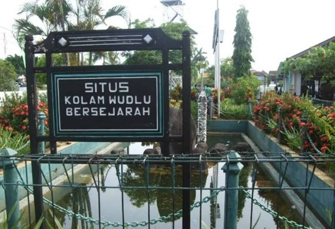 Situs Kolam Wudlu (Copy), 1. Masjid Agung Demak, 2. Piring Campa, 3. Bedug dan Kentongan, 4. Pintu Bledeg, 5. Dampar Kencana, 6. Maksurah, 7. Soko Guru atau Soko Tatal, 8. Mihrab, 9. Situs Kolam Wudlu, 10. Makam Sunan Kalijaga