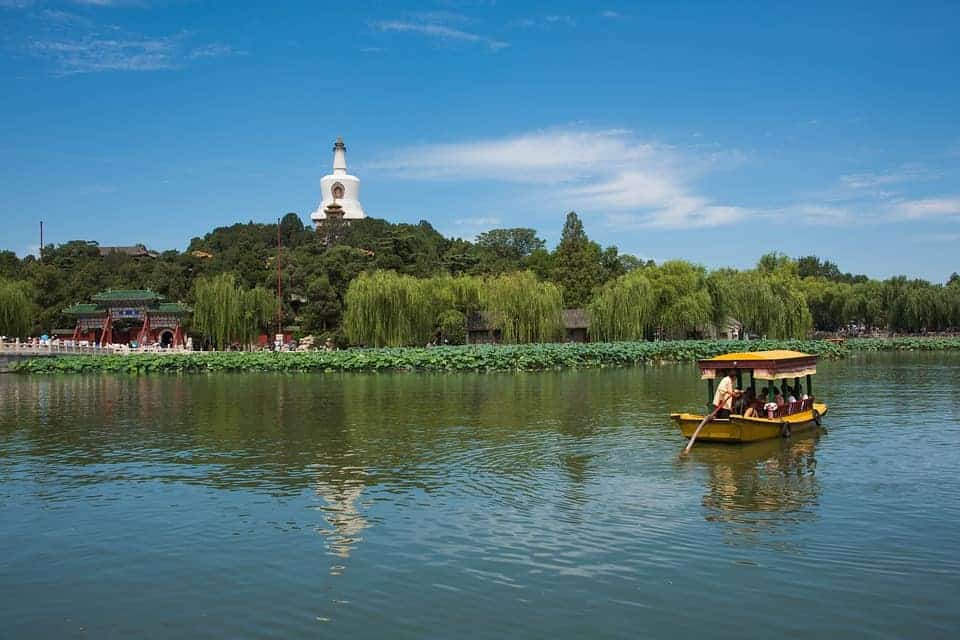 Taman Beihai, 1. Kota Terlarang, 2. Tembok Besar Tiongkok, 3. Lapangan Tiananmen, 4. Kuil Surga, 5. Istana Musim Panas, 6. Kuil Yonghe, 7. Museum Capital, 8. Taman Beihai, 9. Kebun Binatang Beijing, 10. Museum Nasional Tiongkok
