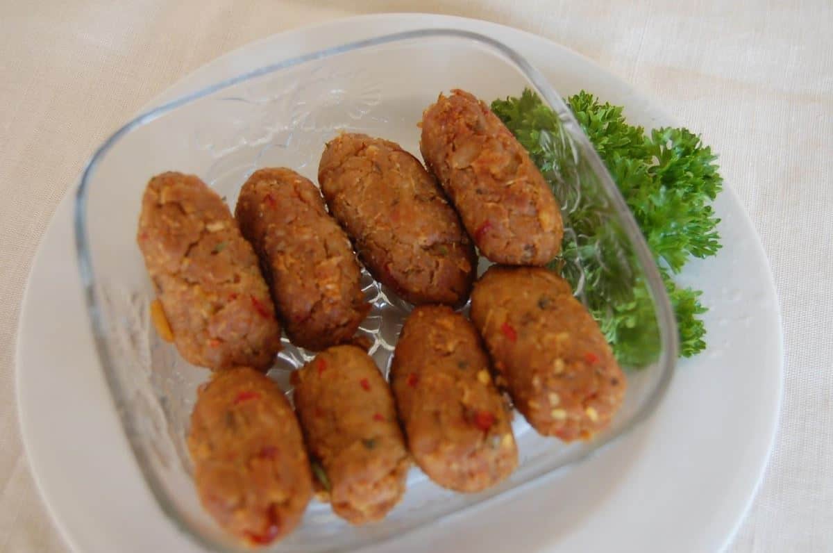 Tempe Mendol, 1. Bakso Malang, 2. Orem-orem, 3. Cwie Mie, 4. Rawon, 5. Sate Kelinci, 6. Tempe Mendol, 7. Pecel Pincuk, 8. Sego Goreng Mawut, 9. Angsle, 10. Ketan Bubuk