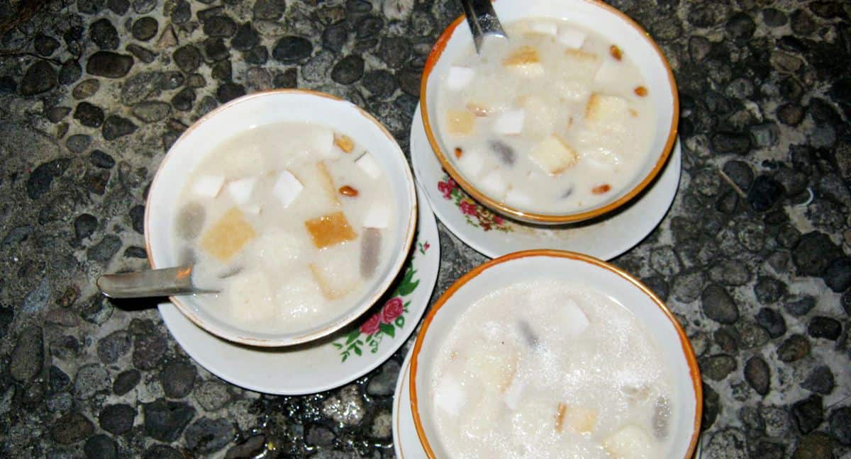 Wedang Cemue, 1. Pecel, 2. Soto Kutilang, 3. Nasi Jotos, 4. Pentol Corah, 5. Bluder Cokro, 6. Lontong Tahu Telur, 7. Kue Manco, 8. Wedang Cemue, 10. Madumongso