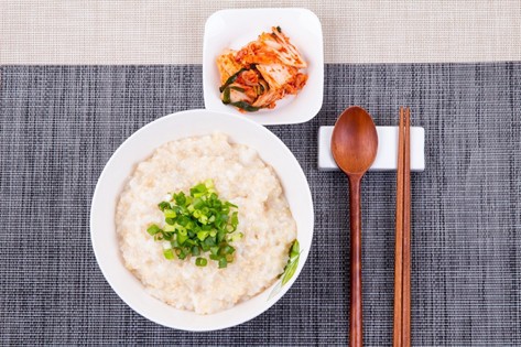 maize porridge, 1. Raengmyeon, 2. Injo Gogi Bab, 3. Dan Gogiguk, 4. Seafood khas Pesisir Korea Utara, 5. Aneka Daging, 6. Sinseollo, 7. Pansangi, 8. Kimchi, 9. Duck BBQ, 11. Dubu Bab, 12. Air Koryeo Burger