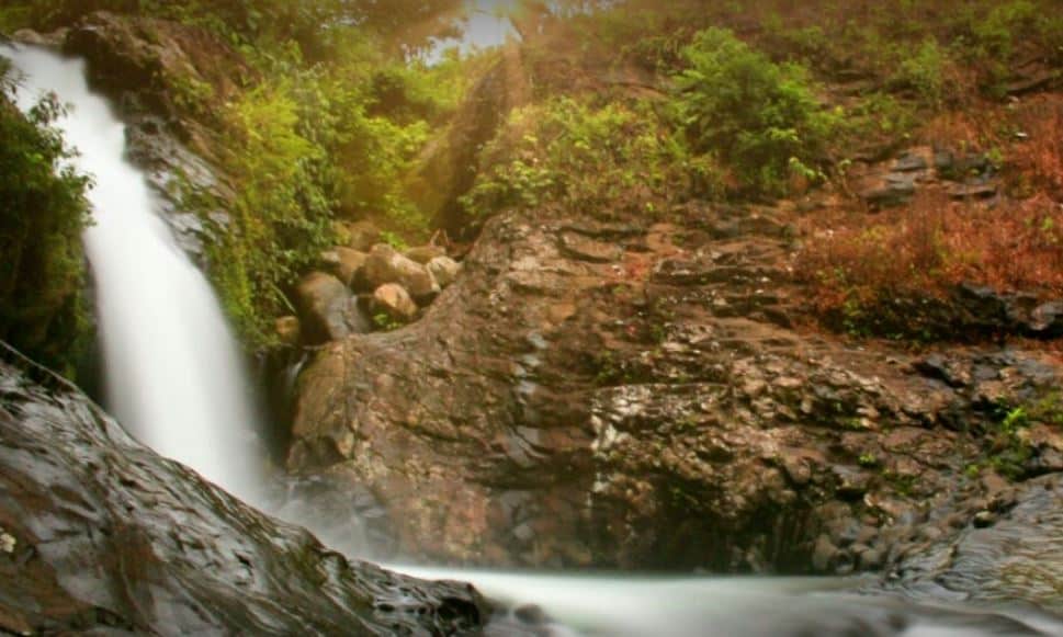 air terjun lubuak tampuruang air terjun di padang, 1. Air Terjun Lubuak Tampuruang, 2. Air Terjun Sarasah, 3. Air Terjun Lubuk Hitam, 4. Air Terjun Ambun Suri, 5. Ngungun Saok, 6. Air Terjun Timbulun, 7. Bendungan Niagara Koto Pulai