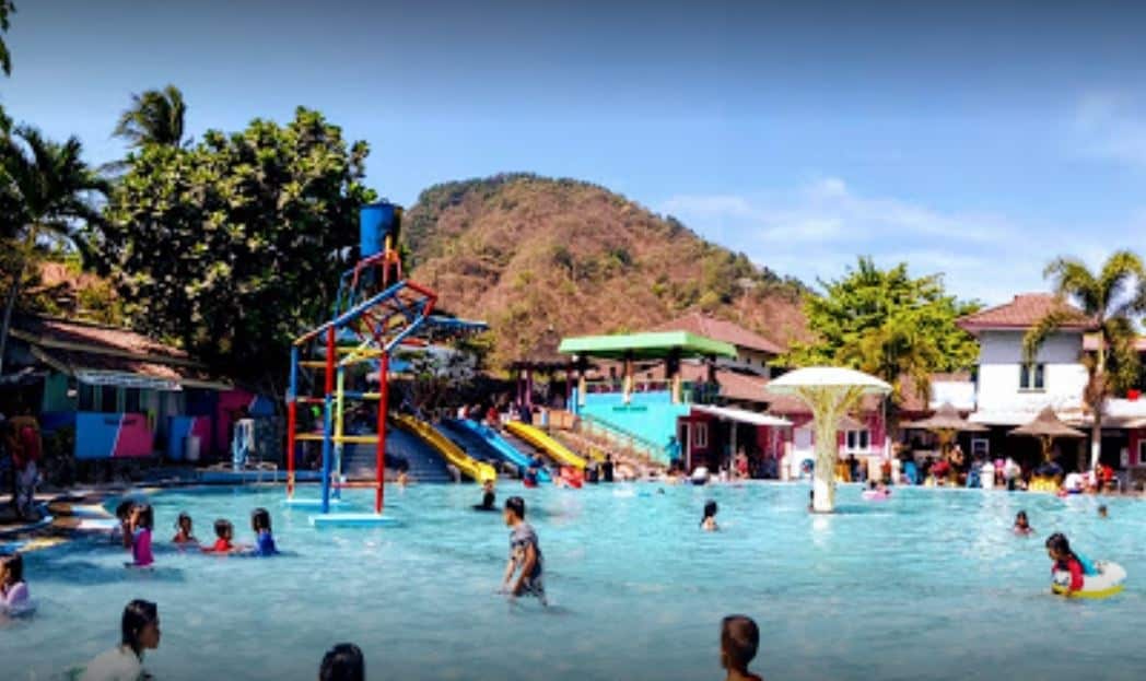 kolam renang tirta indah, 1. Kolam Renang Surya Kadipaten, 2. Kolam Renang Tirta Indah, 3. Jembar Water Park, 4. Kolam Renang Tirta Hikmah, 5. Grage Water Boom, 6. Kolam Renang Tohaga Indah, 7. Kolam Renang dan Saung Botram Khuzama