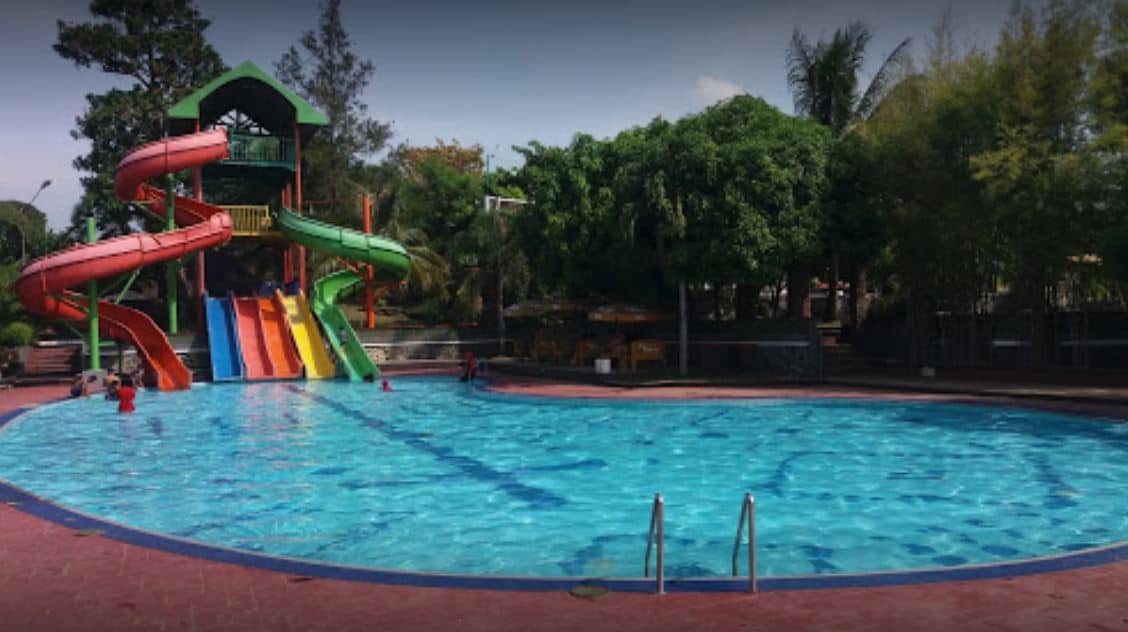 kolam renang surya kadipaten kolam renang di majalengka, 1. Kolam Renang Surya Kadipaten, 2. Kolam Renang Tirta Indah, 3. Jembar Water Park, 4. Kolam Renang Tirta Hikmah, 5. Grage Water Boom, 6. Kolam Renang Tohaga Indah, 7. Kolam Renang dan Saung Botram Khuzama