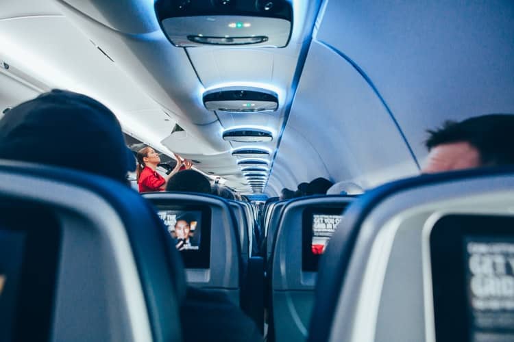 plane interior, 1. Berlibur pada Low Season, 2. Beli Tiket Jauh-Jauh Hari, 3. Tiket Transit, 4. Ikuti Travel Fair, 5. Ikuti Media Promosi Maskapai