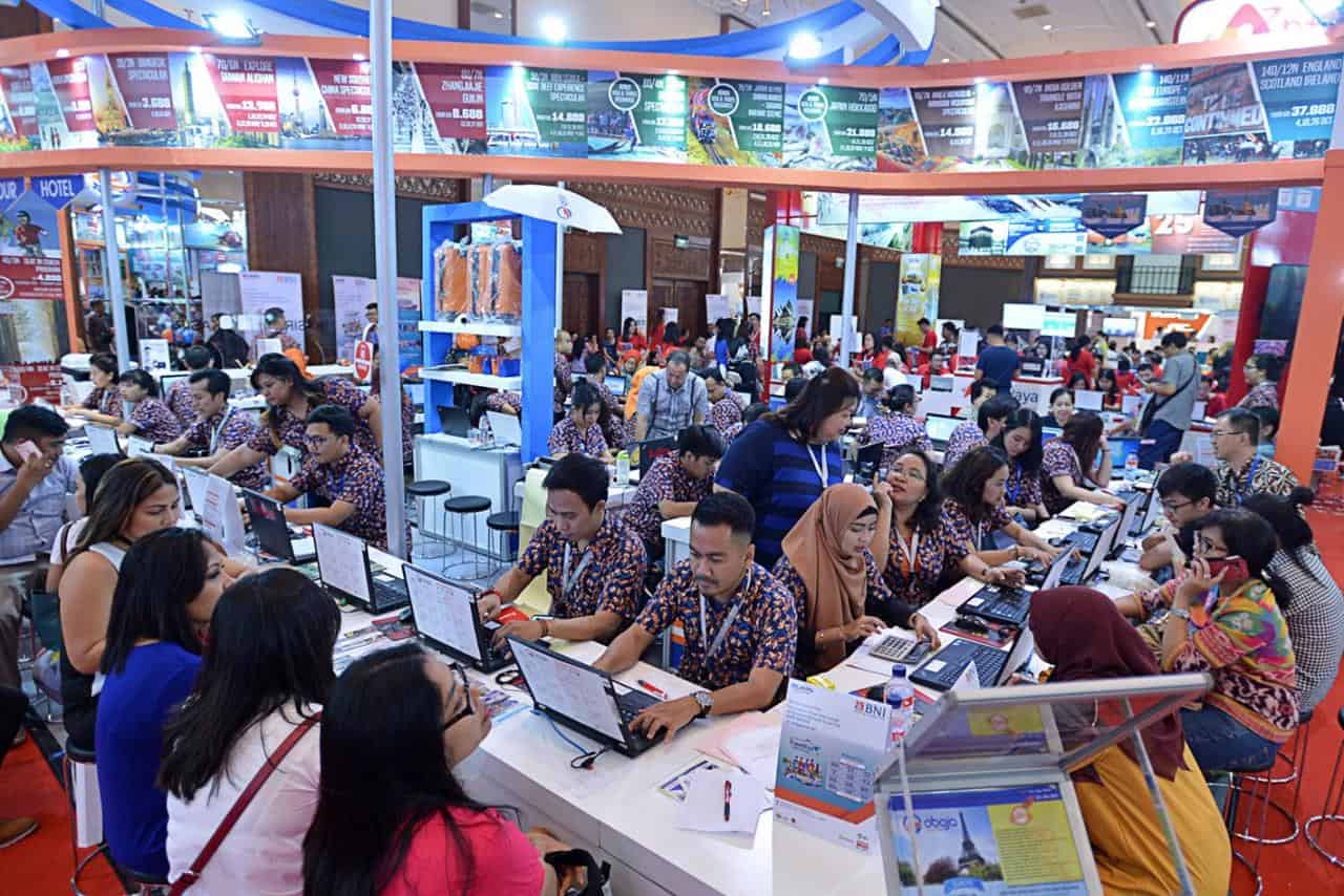 travel fair, 1. Berlibur pada Low Season, 2. Beli Tiket Jauh-Jauh Hari, 3. Tiket Transit, 4. Ikuti Travel Fair, 5. Ikuti Media Promosi Maskapai