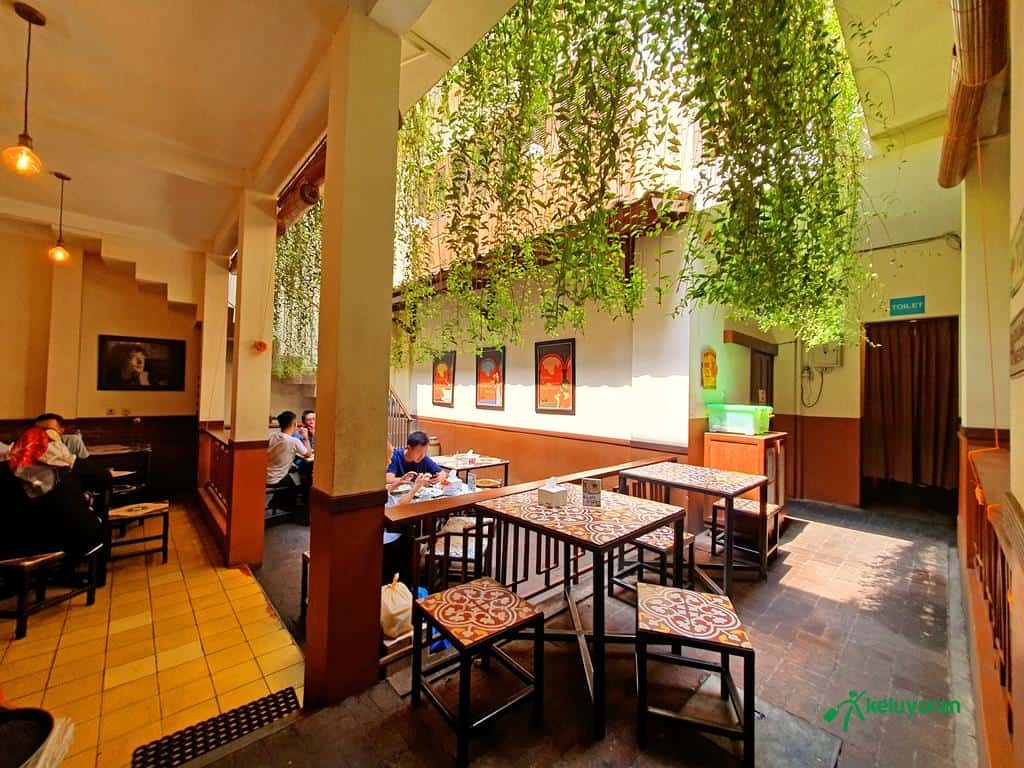 warkop purnama 2, Menu di Warung Kopi Purnama, Harga Makanan dan Minuman, Suasana di Warung Kopi Purnama, Lokasi dan Jam Operasional