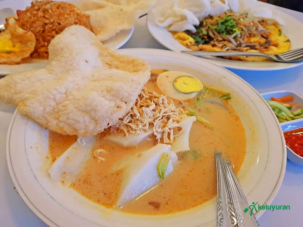 lontong cap go meh, Menu di Warung Kopi Purnama, Harga Makanan dan Minuman, Suasana di Warung Kopi Purnama, Lokasi dan Jam Operasional