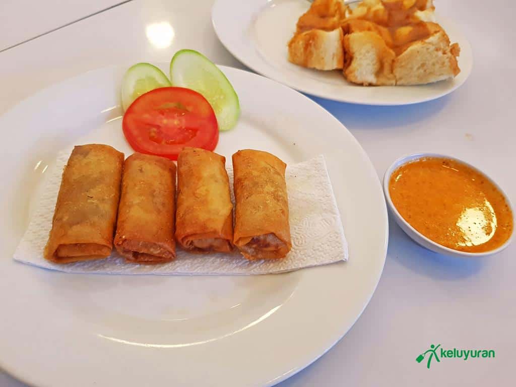 lumpia goreng, Menu di Warung Kopi Purnama, Harga Makanan dan Minuman, Suasana di Warung Kopi Purnama, Lokasi dan Jam Operasional