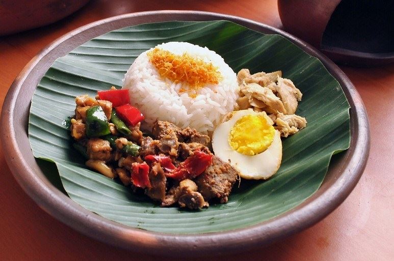 Nasi Bogana, 1. Tahu Hasan (Tahu Aci), 2. Sega Lengko, 3. Rujak Teplak, 4. Kemronyos, 5. Tahu Upil, 6. Kupat Bongkok, 7. Kupat Glabed, 8. Nasi Bogana, 9. Nasi Ponggol, 10. Nasi Langgi, 11. Glotak, 12. Soto Sedap Malam Jenggot
