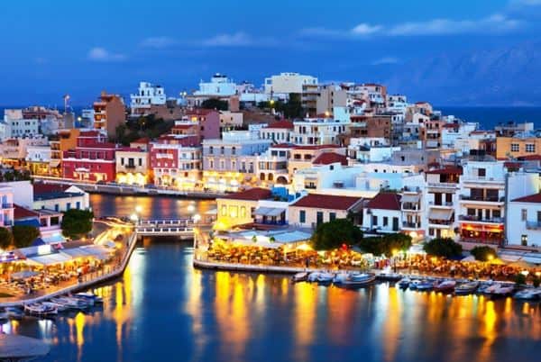 Crete, Yunani, 1. Maladewa, 2. Bora-bora, 3. Palawan, Filipina, 4. Pulau Galapagos, Ekuador, 5. Santorini, Yunani, 6. Crete, Yunani, 7. Seychelles, 8. Bali, Indonesia, 10. Moorea, Polinesia Perancis