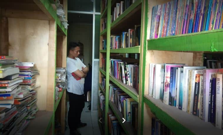 Daska-Buku, 1. Gramedia Alam Sutera, 2. Books &amp; Beyond, 3. Daska Buku, 4. Periplus, 5. Mitra Media, 6. Toko Buku 21, 7. Rumah Humairoh, 8. Intermedia Book Store, 9. Gunung Agung Tang City Mall, 10. Toko Buku Bawana