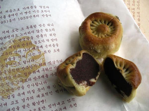 Hwangnam, 1. Bungeo-ppang, 2. Hotteok, 3. Kkul-tarae, 4. Yakgwa, 5. Bupyeon, 6. Dasik, 7. Bukkumi, 8. Yumilgwa, 9. Yaksik, 10. Hwangnam, 11. Gangjeong, 12. Jeonggwa