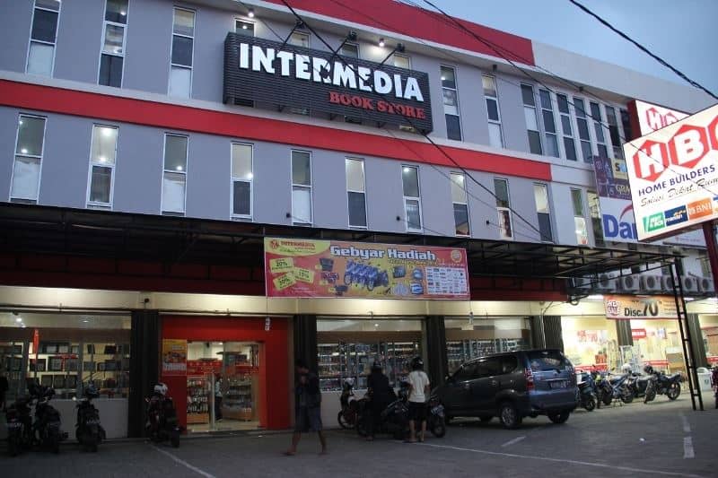 Intermedia Book Store, 1. Gramedia Alam Sutera, 2. Books &amp; Beyond, 3. Daska Buku, 4. Periplus, 5. Mitra Media, 6. Toko Buku 21, 7. Rumah Humairoh, 8. Intermedia Book Store, 9. Gunung Agung Tang City Mall, 10. Toko Buku Bawana