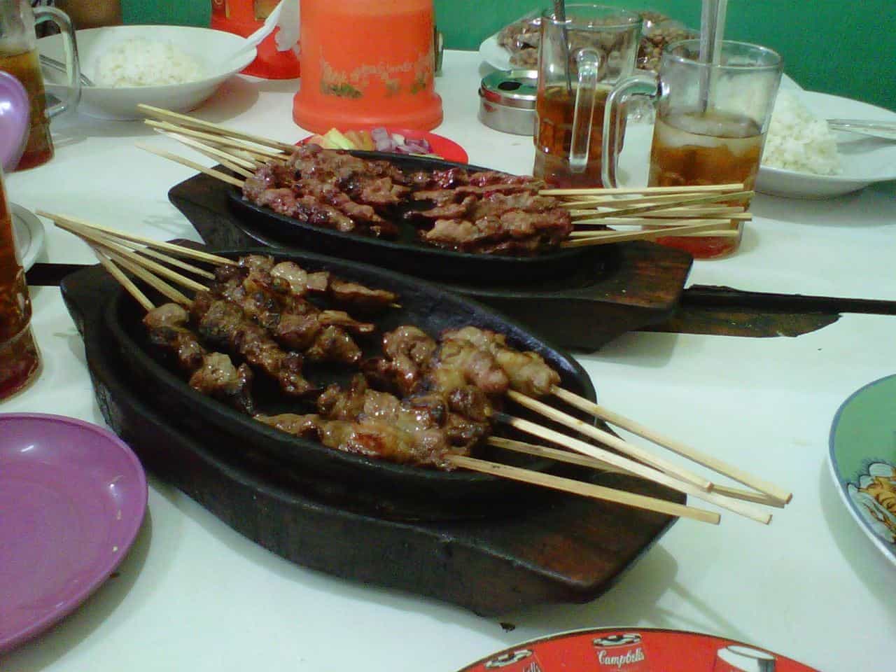 Kemronyos, 1. Tahu Hasan (Tahu Aci), 2. Sega Lengko, 3. Rujak Teplak, 4. Kemronyos, 5. Tahu Upil, 6. Kupat Bongkok, 7. Kupat Glabed, 8. Nasi Bogana, 9. Nasi Ponggol, 10. Nasi Langgi, 11. Glotak, 12. Soto Sedap Malam Jenggot