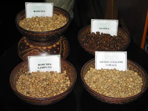 Kopi, 1. Batik, 2. Wayang, 4. Sambal Khas, 5. Miniatur Khas, 7. Olahan Makanan Khas, 8. Kain Tenun, 9. Pahatan Kayu, 10. Kerajinan Kulit