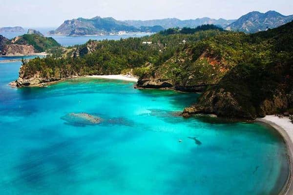 Pulau Galapagos, Ekuador, 1. Maladewa, 2. Bora-bora, 3. Palawan, Filipina, 4. Pulau Galapagos, Ekuador, 5. Santorini, Yunani, 6. Crete, Yunani, 7. Seychelles, 8. Bali, Indonesia, 10. Moorea, Polinesia Perancis