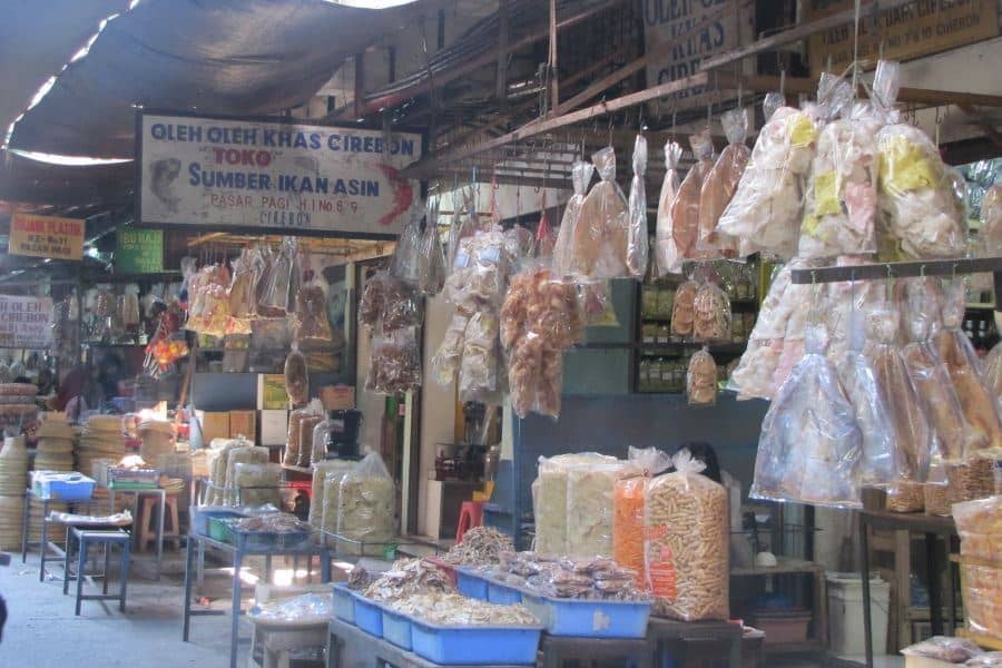 Pasar Pagi, 1. Toko Daud, 2. Jalan Raya Plered, 3. Pasar Pagi, 4. Toko Pangestu, 5. Kampung Batik Trusmi, 6. Pasar Kanoman