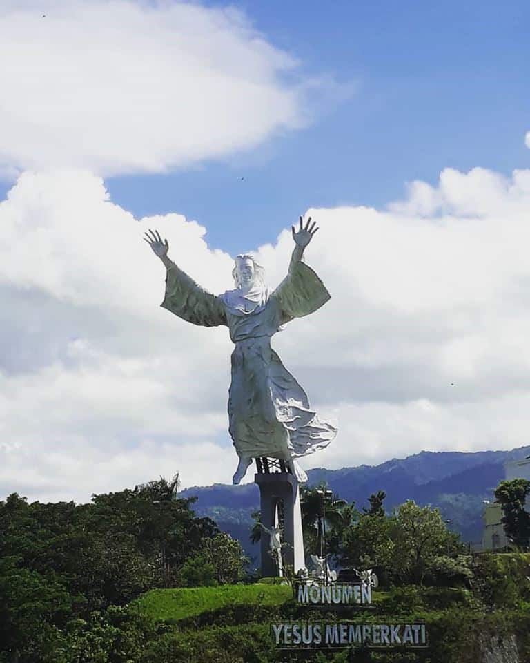 Patung Yesus Memberkati, 3. Patung Yesus Memberkati, 4. Patung Maria Bunda Segala Bangsa – Maumere, 5. Patung Yesus Burake – Tana Toraja, 6. Patung Bunda Maria Assumpta, 7. Patung Kwan Sing Tee Koen - Tuban, 8. Patung Dewi Kwan Im – Pematang Siantar, 9. Patung Dirgantara, 10. Patung Pembebasan Irian Barat