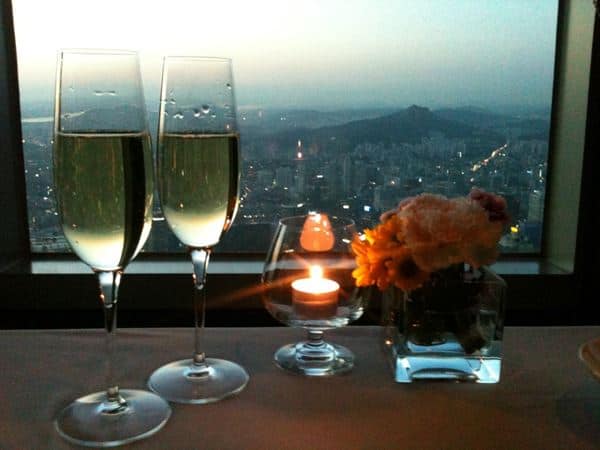 Restoran n Grill, Tentang Namsan Tower, Dijadikan Lokasi Syuting Drama, Cara Menuju Namsan Tower, Ritual Gembok Cinta