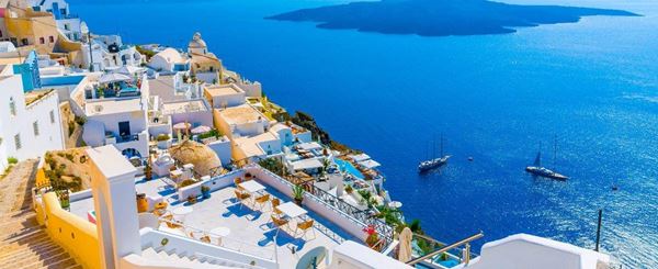Santorini, Yunani, 1. Maladewa, 2. Bora-bora, 3. Palawan, Filipina, 4. Pulau Galapagos, Ekuador, 5. Santorini, Yunani, 6. Crete, Yunani, 7. Seychelles, 8. Bali, Indonesia, 10. Moorea, Polinesia Perancis