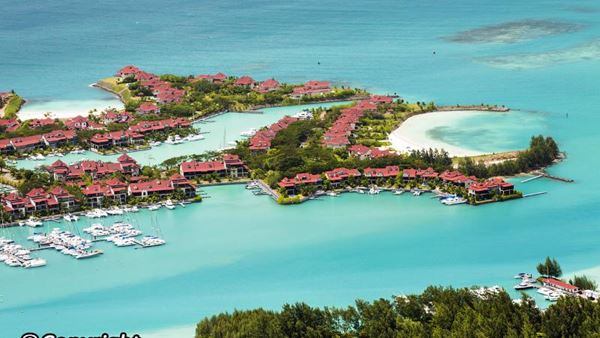 Seychelles, 1. Maladewa, 2. Bora-bora, 3. Palawan, Filipina, 4. Pulau Galapagos, Ekuador, 5. Santorini, Yunani, 6. Crete, Yunani, 7. Seychelles, 8. Bali, Indonesia, 10. Moorea, Polinesia Perancis