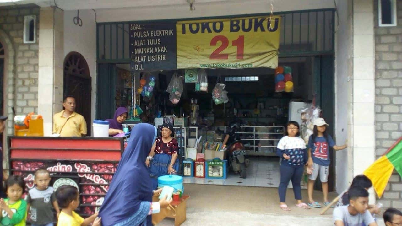 Toko Buku 21, 1. Gramedia Alam Sutera, 2. Books &amp; Beyond, 3. Daska Buku, 4. Periplus, 5. Mitra Media, 6. Toko Buku 21, 7. Rumah Humairoh, 8. Intermedia Book Store, 9. Gunung Agung Tang City Mall, 10. Toko Buku Bawana