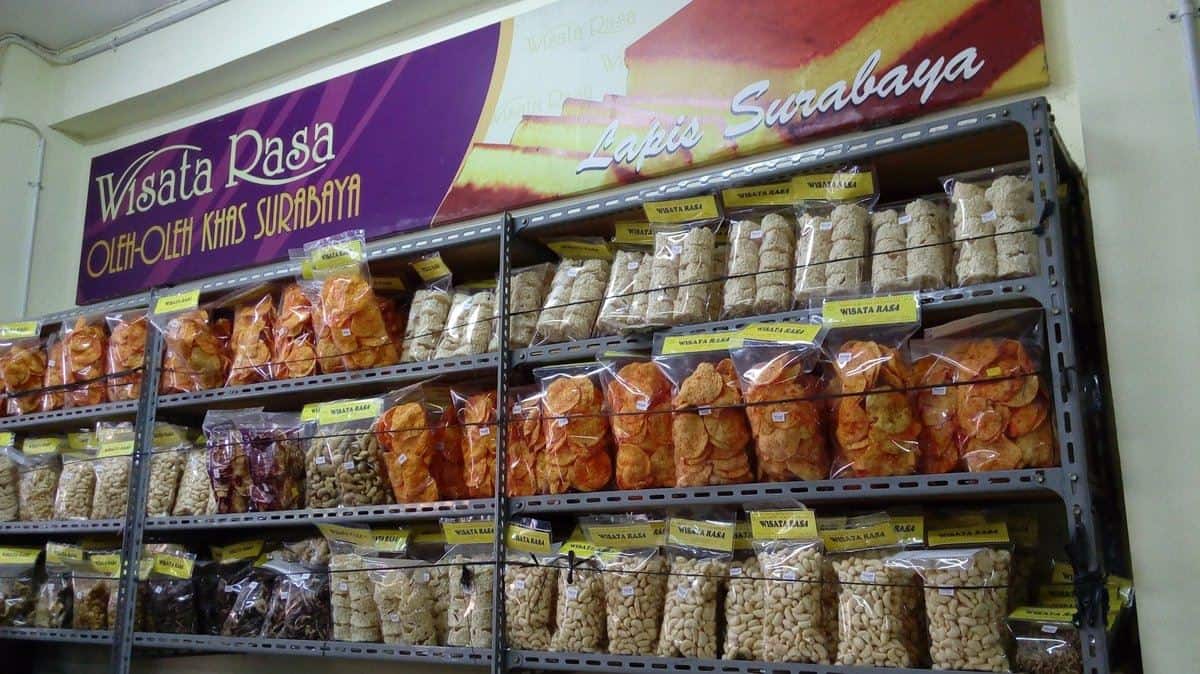 Toko Wisata Rasa, 1. Toko Oleh-Oleh Panen Raya Surabaya, 2. Toko Bhek Putra, 3. Toko Wisata Rasa, 4. Pasar Turi, 5. Pasar Genteng Baru Surabaya, 6. Sambal Bu Rudy, 7. Sirop Mangrove Bogem, 8. Bunarendang, 9. Spikoe Resep Kuno, 10. Cak Cuk