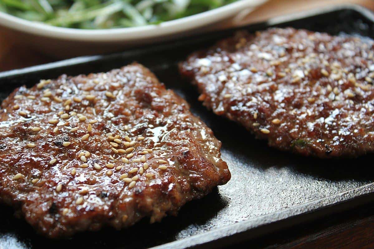 tteok galbi, 1. Harga Makanan Street Food, 2. Harga Makanan di Restoran Cepat Saji Internasional, 3. Harga Makanan di Restoran Cepat Saji Lokal, 4. Harga Makanan di Kedai Makan, 5. Harga Makanan di Restoran
