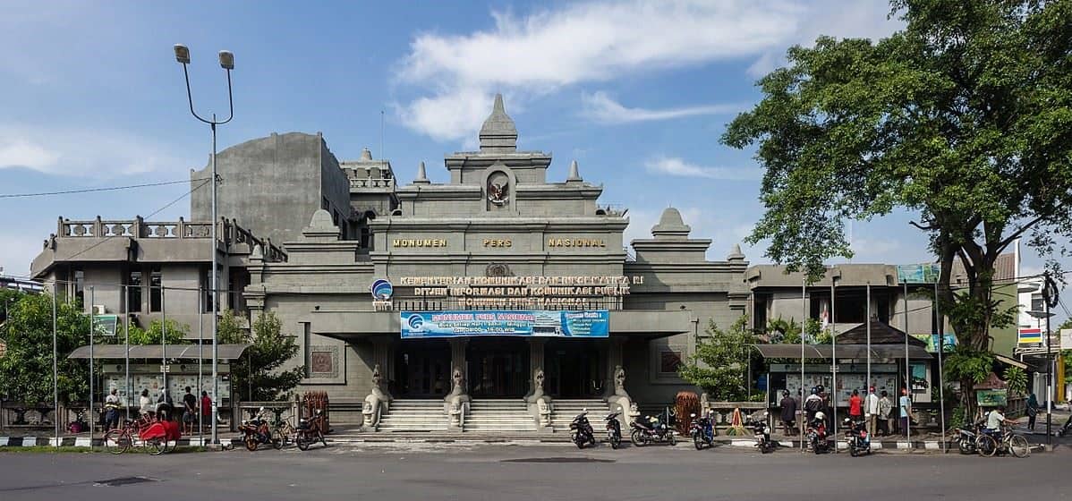 Museum Pers Nasional, 1. Museum Keraton Surakarta, 2. Museum Radya Pustaka Surakarta, 3. Museum Pers Nasional, 4. Museum Pesanggrahan Langenharjo, 5. Museum Keris Nasional, 6. Museum Batik Danar Hadi, 7. Museum Fosil Sangiran, 8. Museum Bank Indonesia Surakarta, 9. Museum Samanhoedi, 10. Tumurun Private Museum
